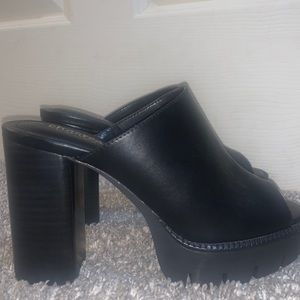 Brand new never worn Charles by Charles David platform heels